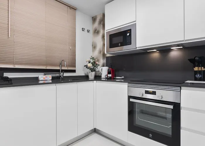 Vivi Homes - Aurelia Garden, Gym & Sea View