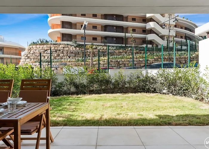 Апартаменты Vivi Homes - Aurelia Garden, Gym & Sea View