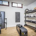 Vivi Homes - Aurelia Garden, Gym & Sea View アパート