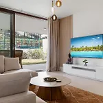 アパート Vivi Homes - Aurelia Garden, Gym & Sea View フエンヒロラ