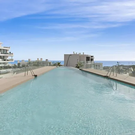 Vivi Homes - Aurelia Garden, Gym & Sea View Apartment