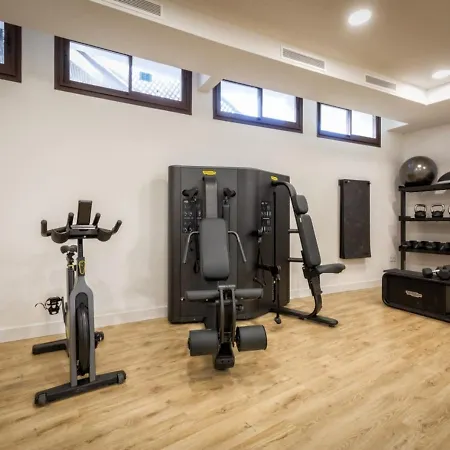 Vivi Homes - Aurelia Garden, Gym & Sea View דירה פואנגירולה