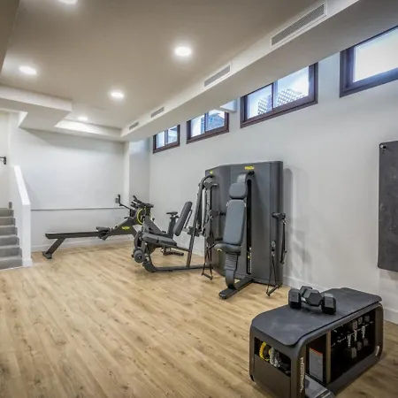 Vivi Homes - Aurelia Garden, Gym & Sea View فوينخيرولا