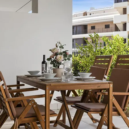 아파트 Vivi Homes - Aurelia Garden, Gym & Sea View 푸엔히롤라