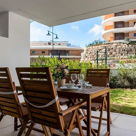 Vivi Homes - Aurelia Garden, Gym & Sea View פואנגירולה