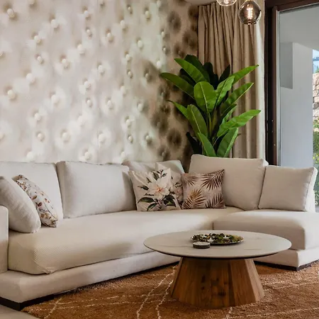 Vivi Homes - Aurelia Garden, Gym & Sea View