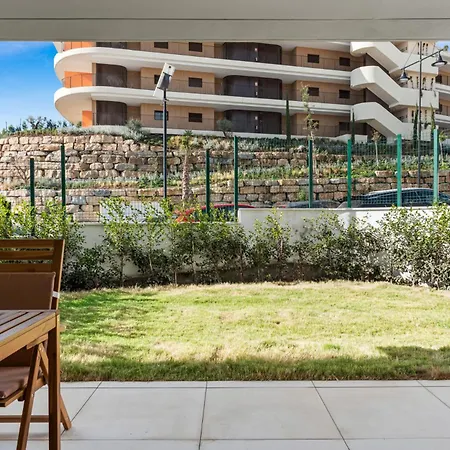 Apartment Vivi Homes - Aurelia Garden, Gym & Sea View